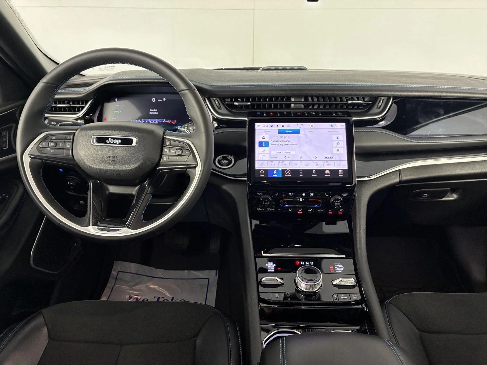 Used 2023 Silver Zynith Jeep Trailhawk image 19