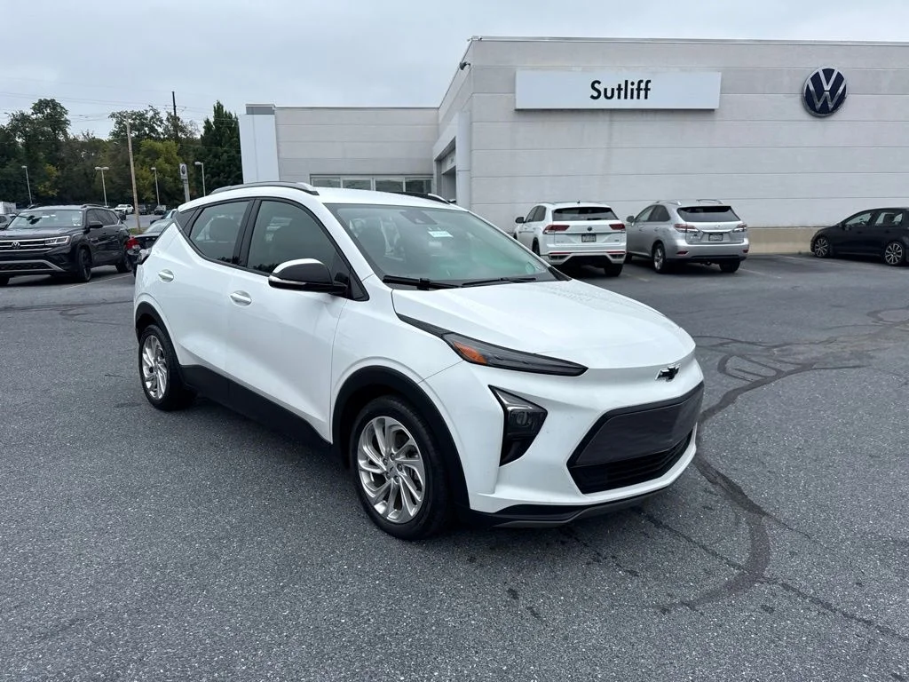 Used 2022 Summit White Chevrolet LT image 3