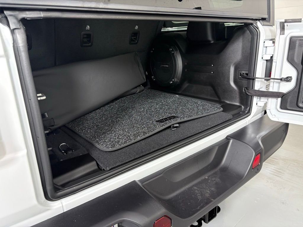 New 2026 Bright White Clear-Coat Exterior Paint Jeep Sport image 37
