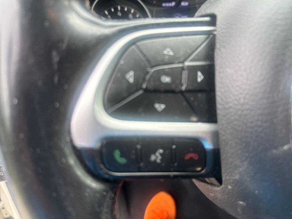 Used 2020 White Jeep Latitude image 39