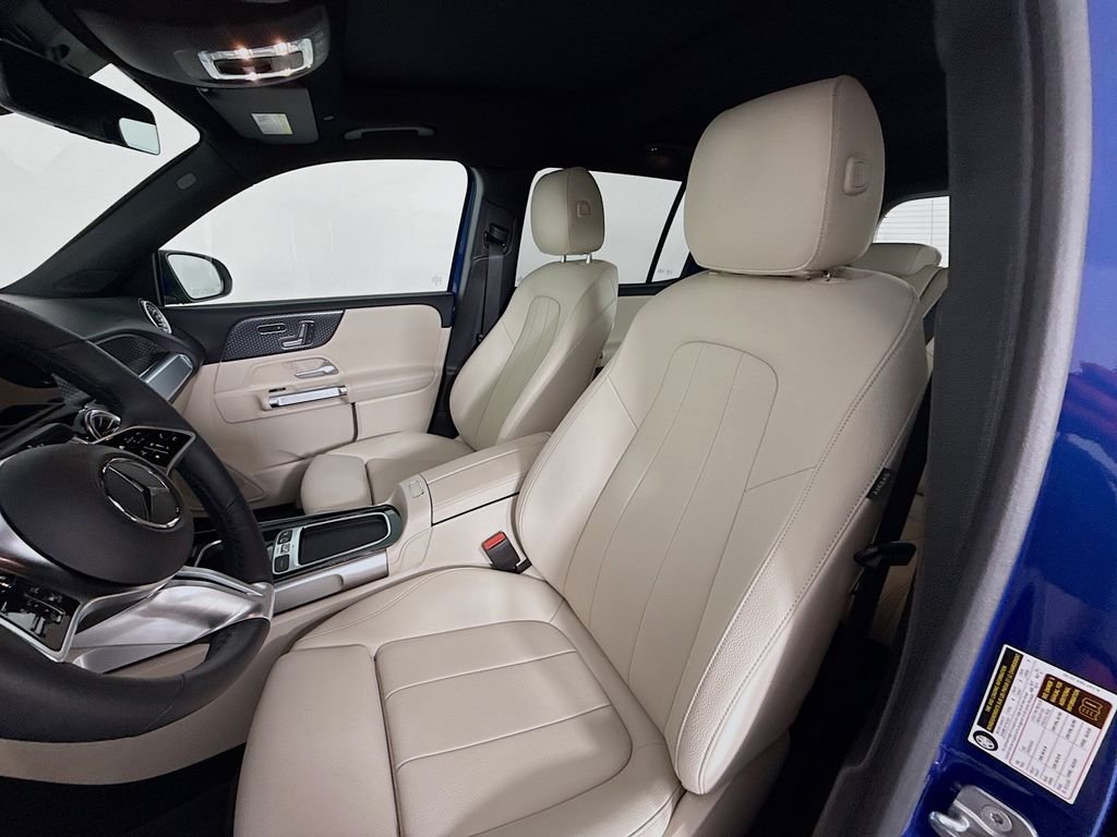 Used 2025 Blue Mercedes-Benz GLB 250 image 5