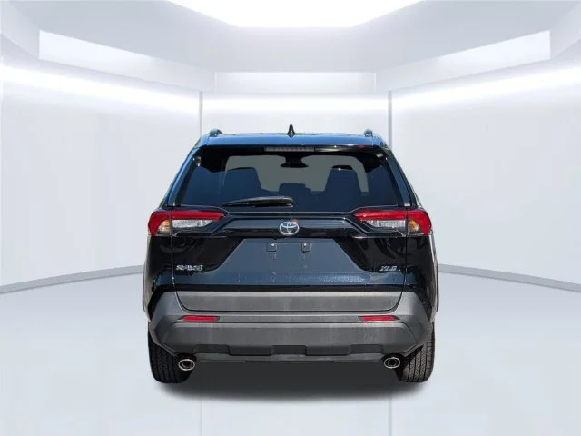 Used 2022 Black Toyota XLE image 5
