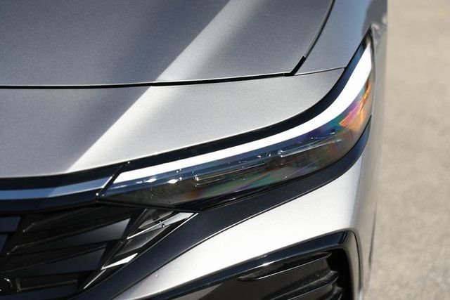 2025 Hyundai Elantra Limited - Photo 35