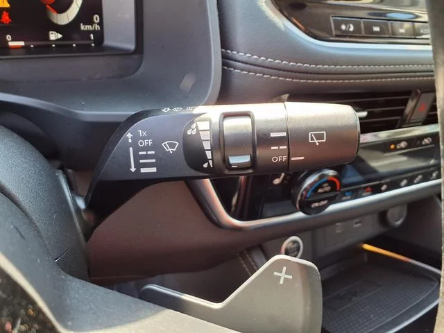 Used 2022 Gray Nissan Platinum image 12