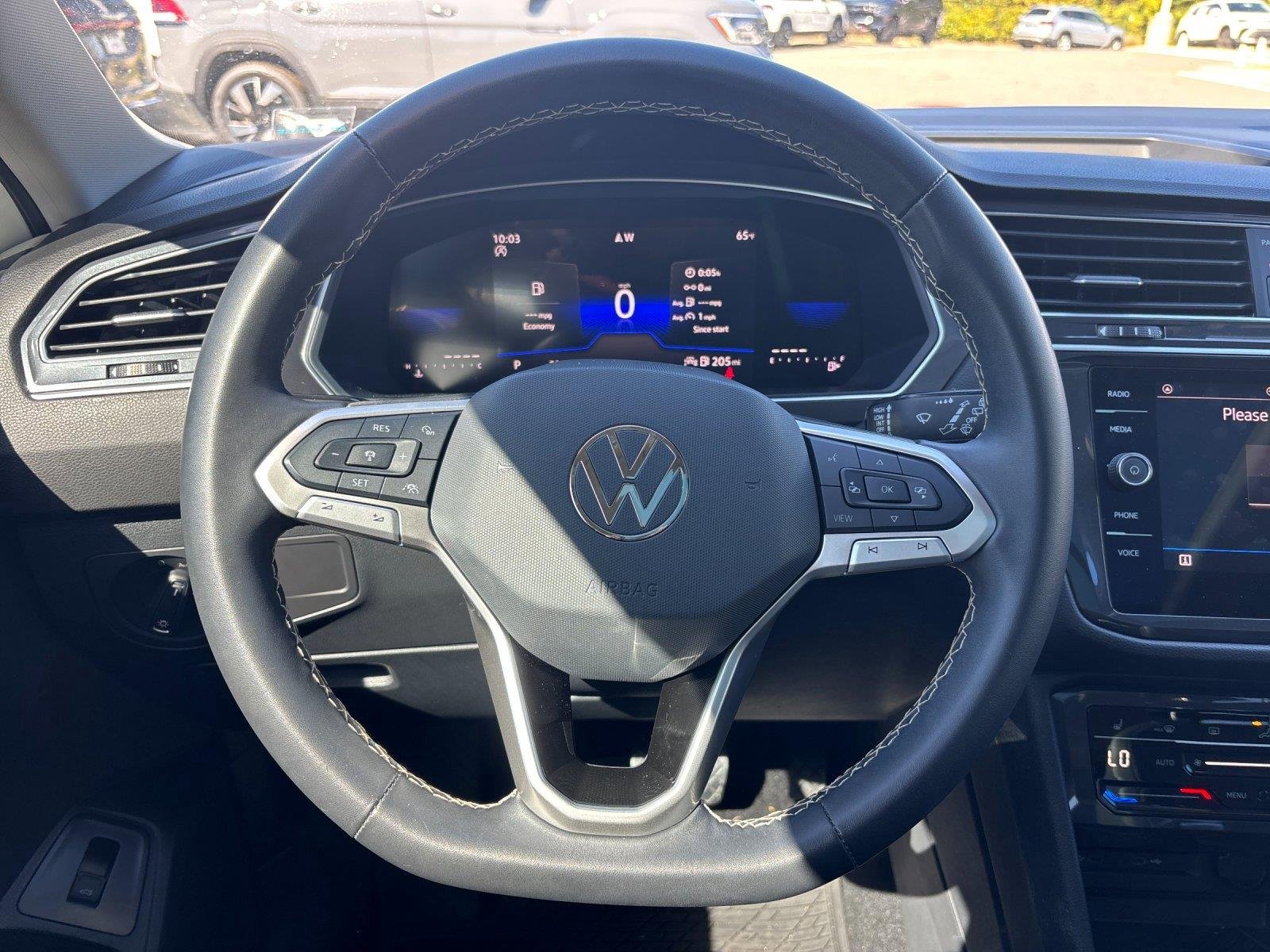 Used 2024 Pure White Volkswagen SE image 17