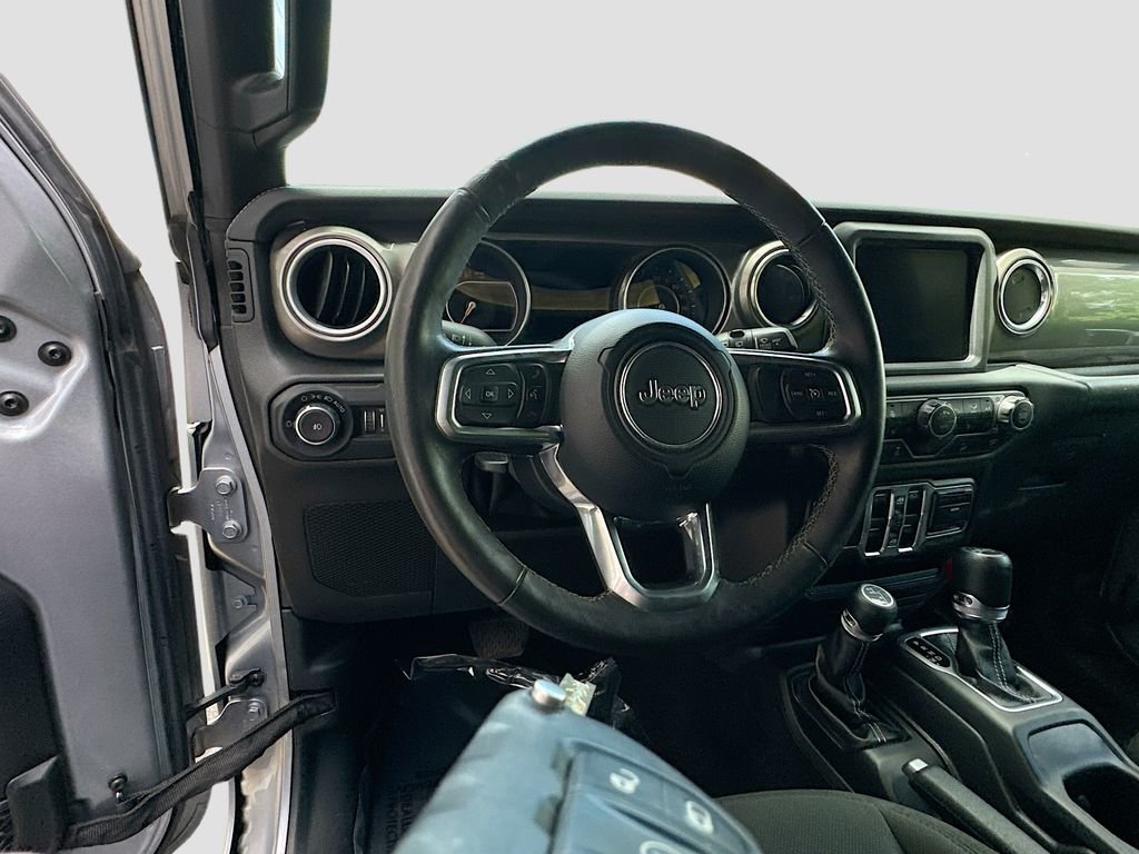 Used 2018 Silver Jeep Unlimited Sahara image 11