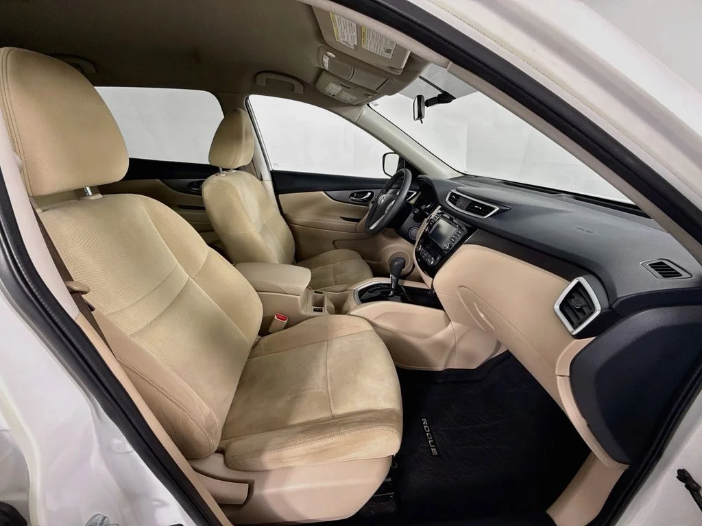 Used 2016 White Nissan SV image 29