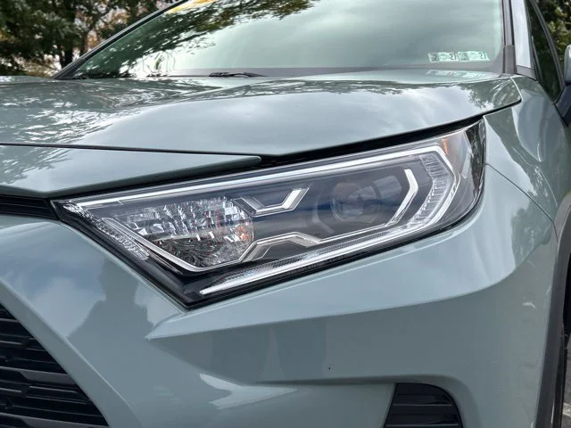 Used 2021  Toyota XLE Premium image 3