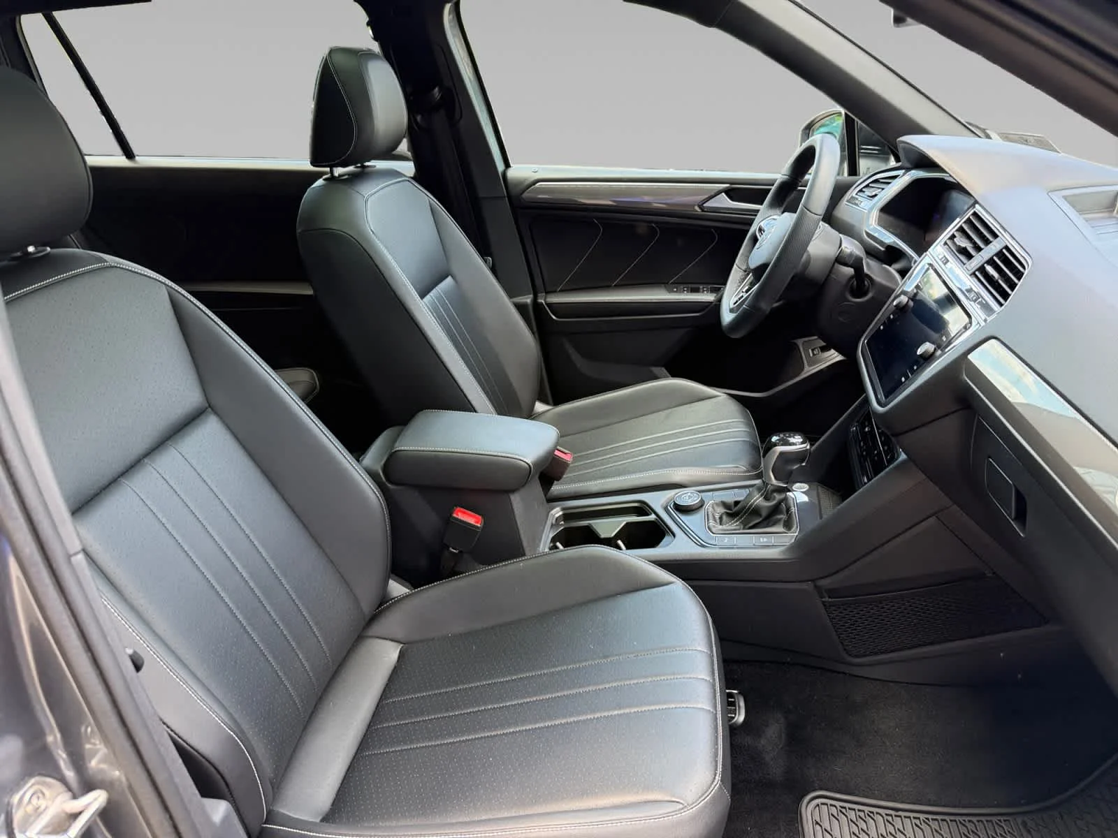 Used 2022 Platinum Gray Metallic Volkswagen SE R-Line Black image 11