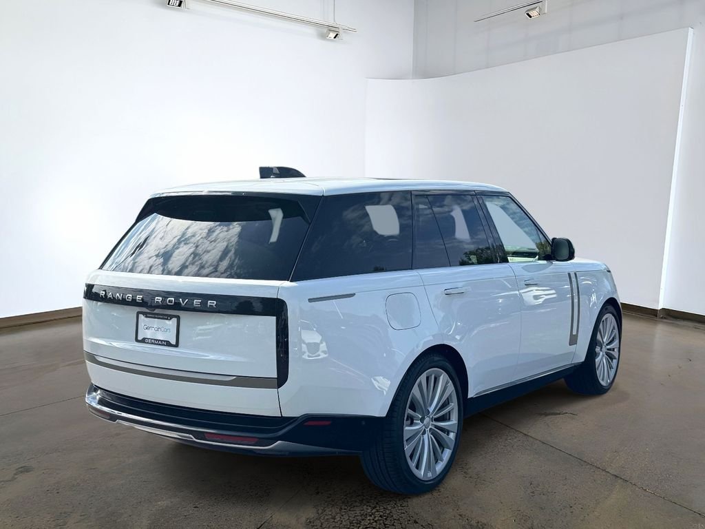 Certified Used 2025  Land Rover SE image 4