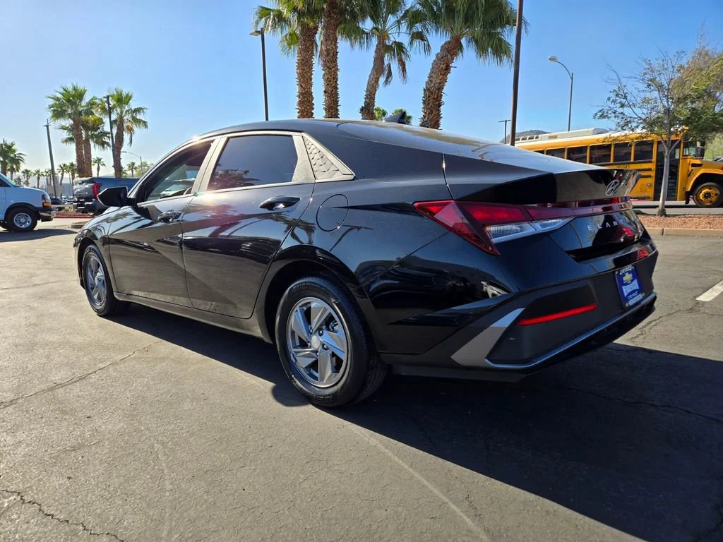 Used 2024 Abyss Black Hyundai SE image 4