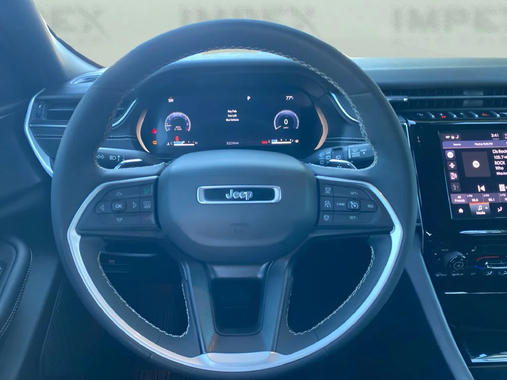 Used 2023 Red Jeep Altitude image 14