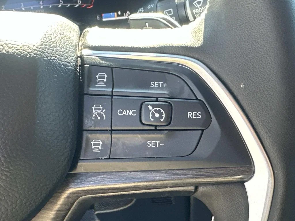 Used 2025 Gray Jeep Limited image 25