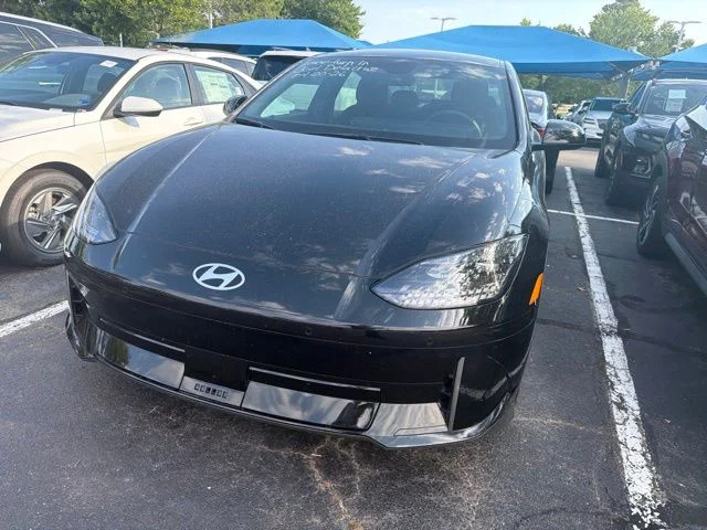Used 2024 Onyx Black Hyundai SE image 4