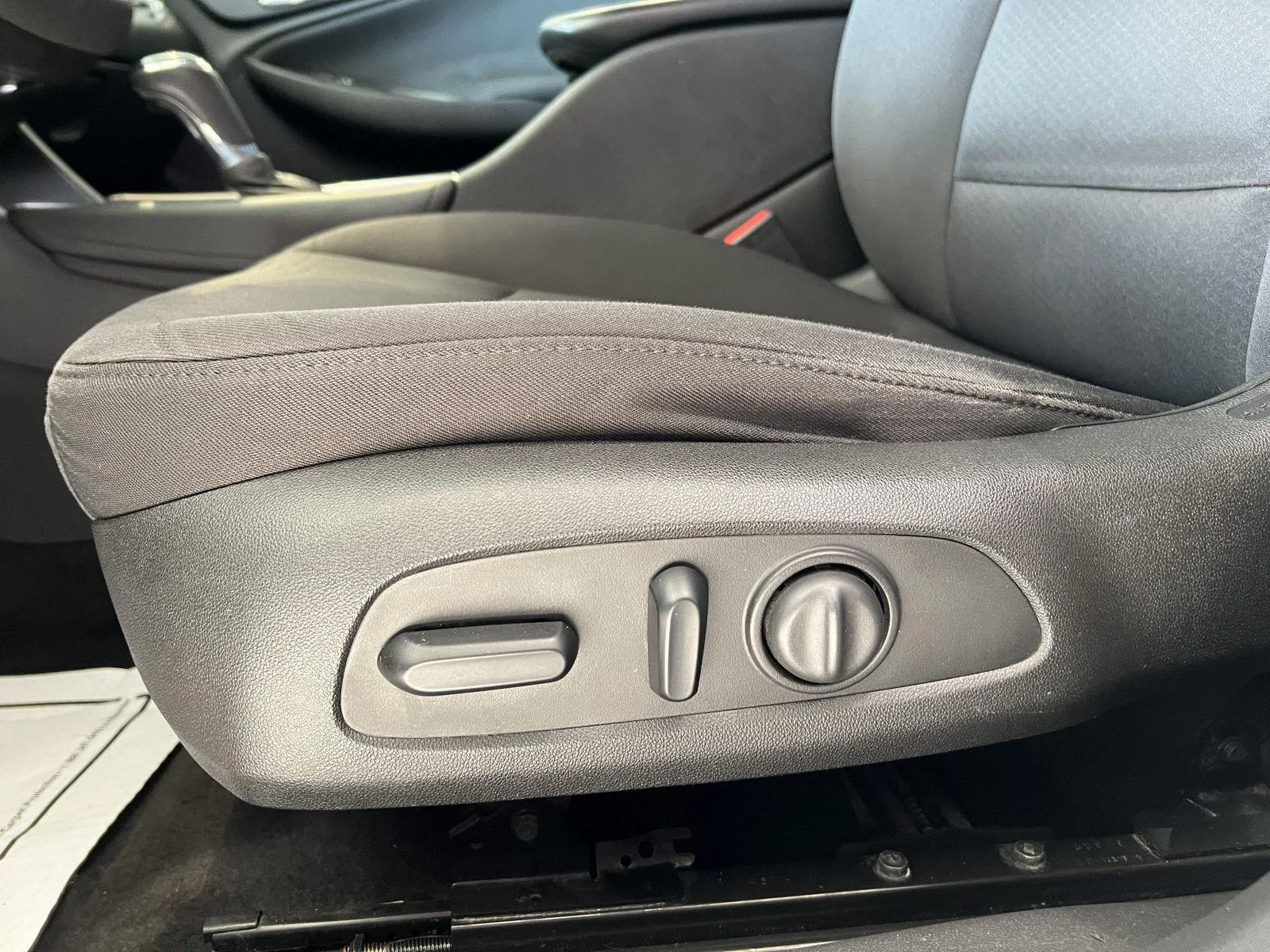 Used 2018 Summit White Chevrolet LT image 12