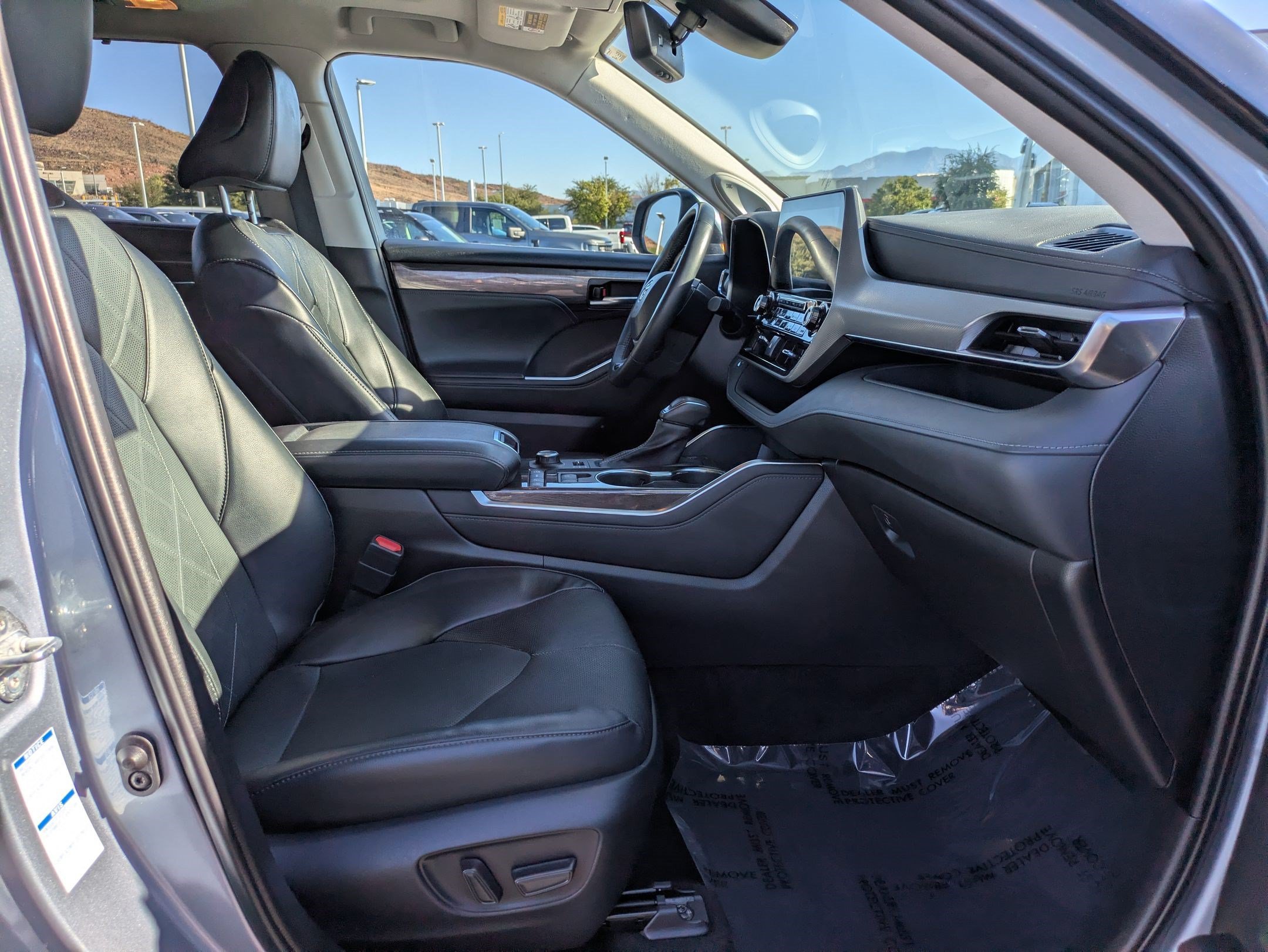 Used 2022 Moon Dust Toyota Platinum image 31