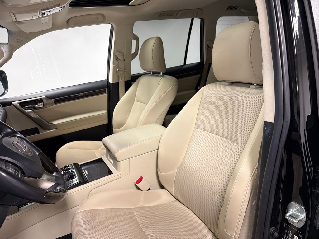 Used 2021 Black Lexus 460 image 26