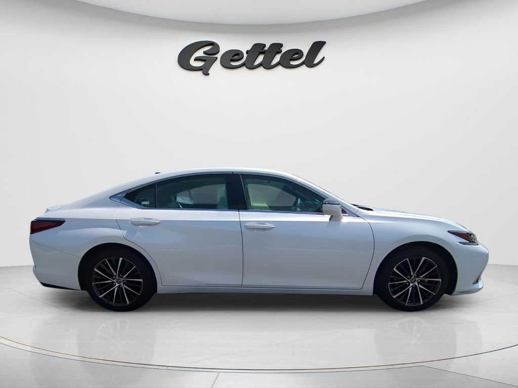 Used 2022 White Lexus 350 image 4