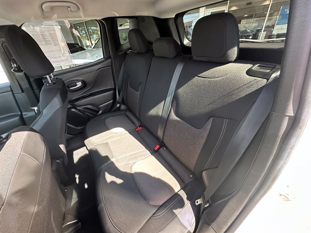 Used 2023 White Jeep Latitude image 12