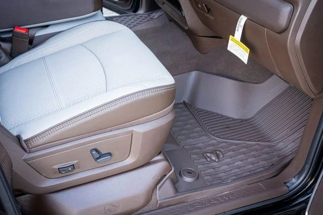 2026 RAM 3500 Laramie - Photo 34