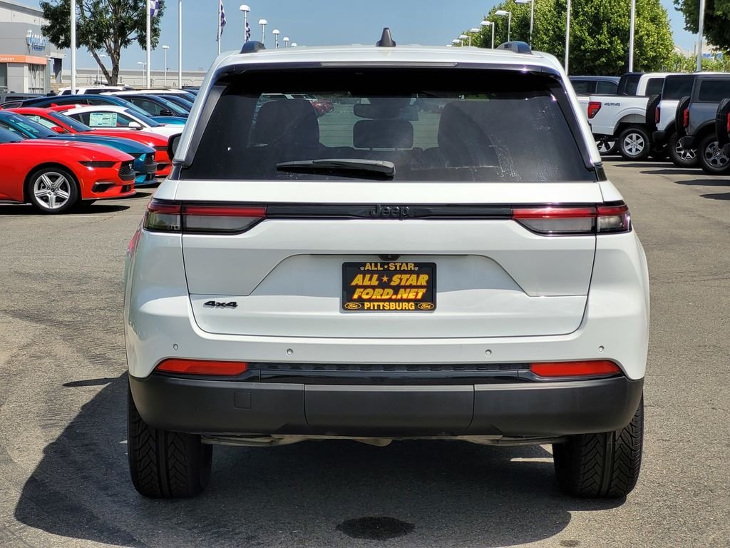 Used 2024 White Jeep Altitude image 5
