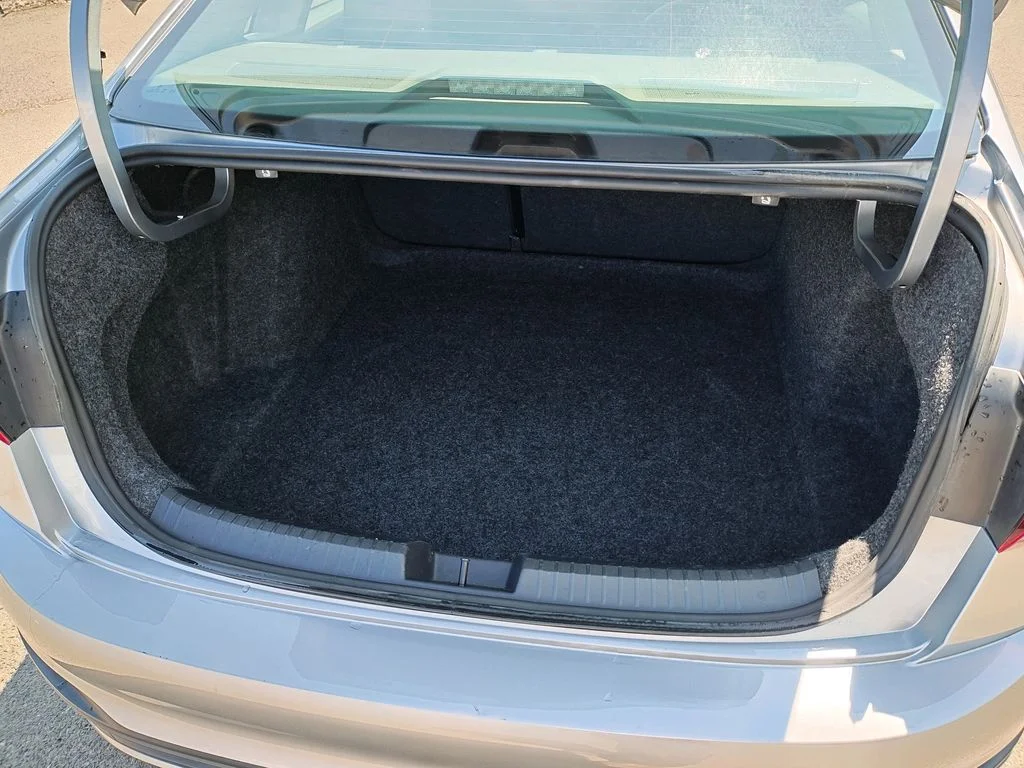 2025 Volkswagen Jetta SE - Photo 27