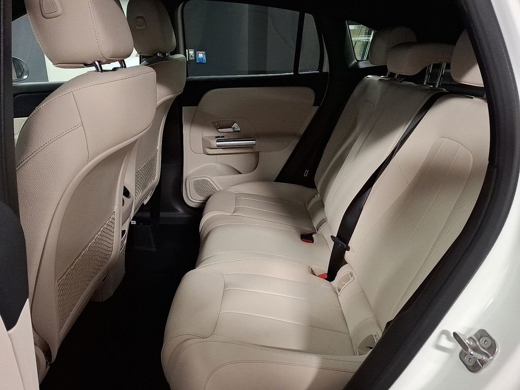 Certified Used 2025 White Mercedes-Benz GLA 250 image 10