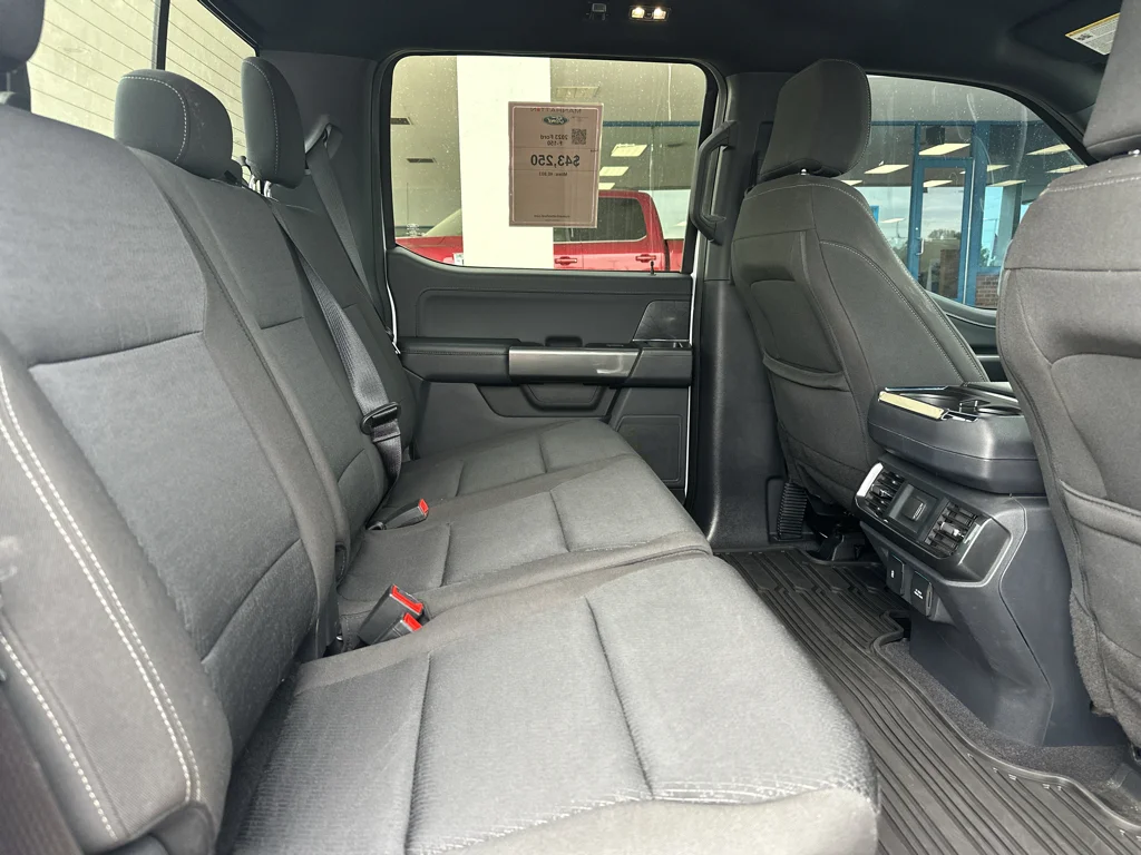 Used 2023 Oxford White Ford XLT image 5