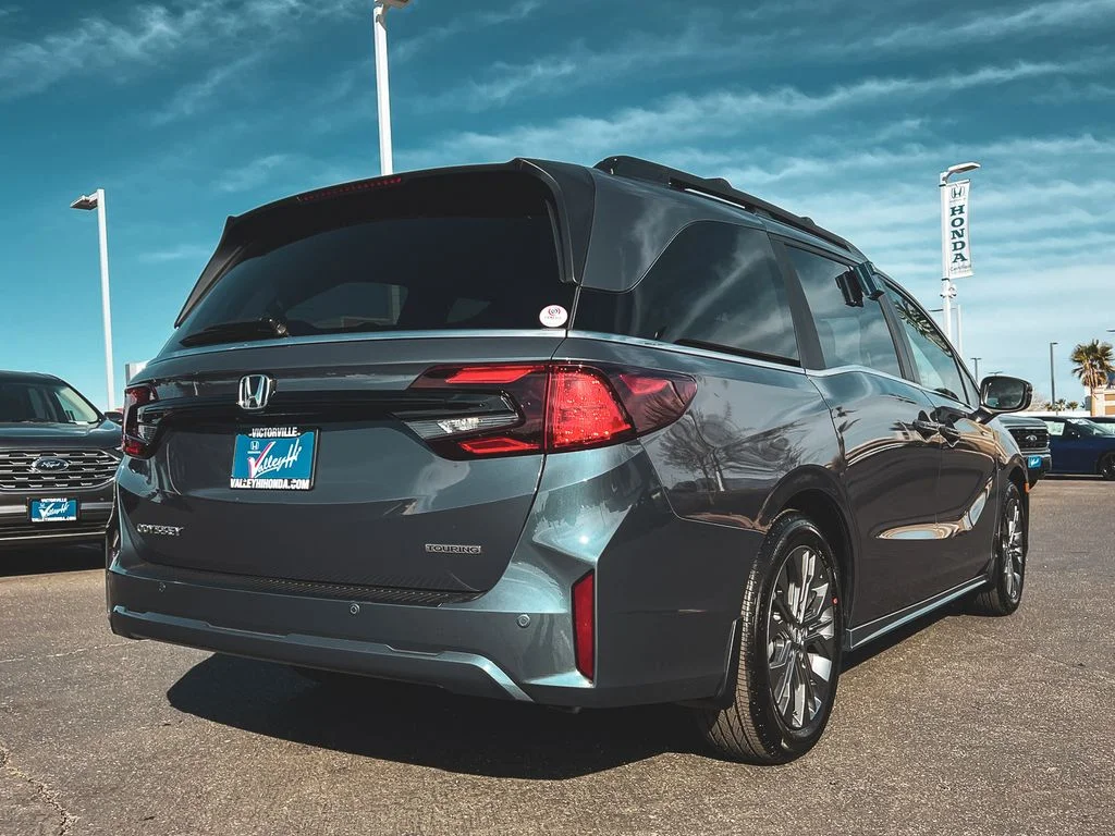 New 2026 Smoke Blue Pearl Honda Touring image 6