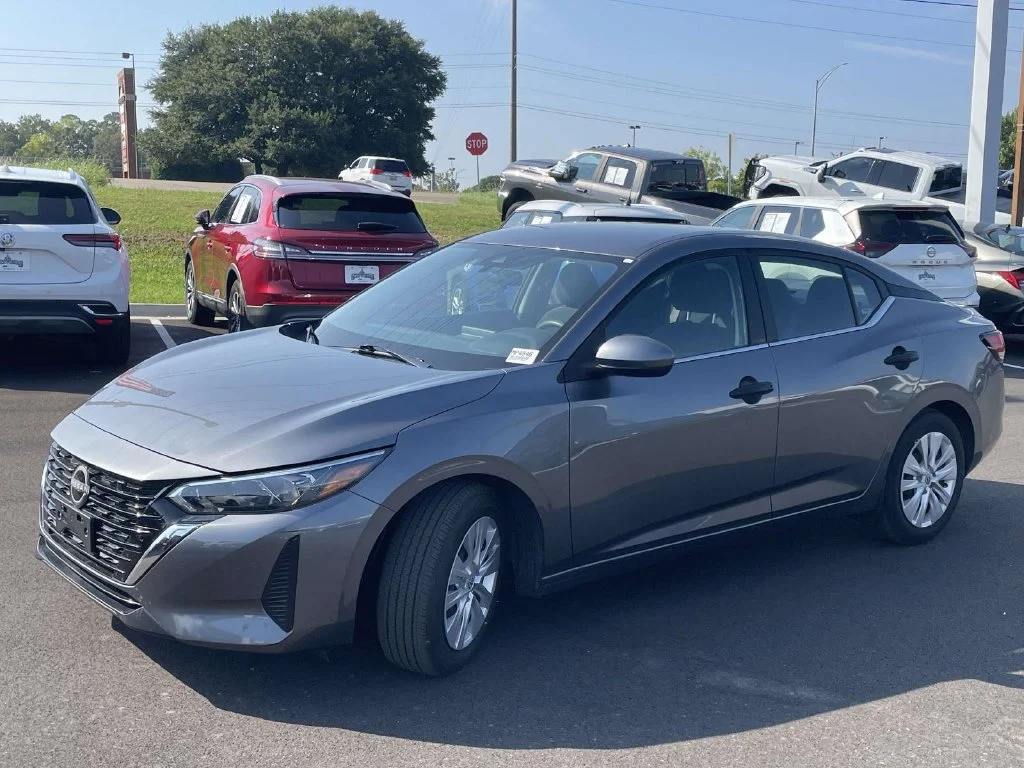 Used 2025 Gray Nissan S image 7