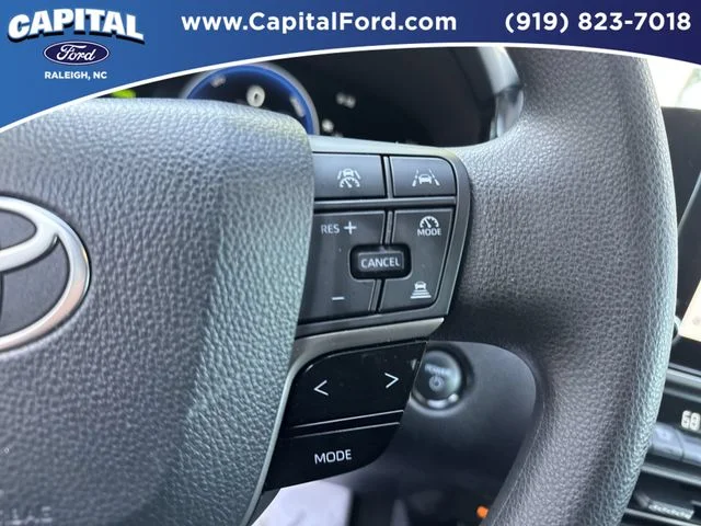 Used 2025 White Toyota LE image 23