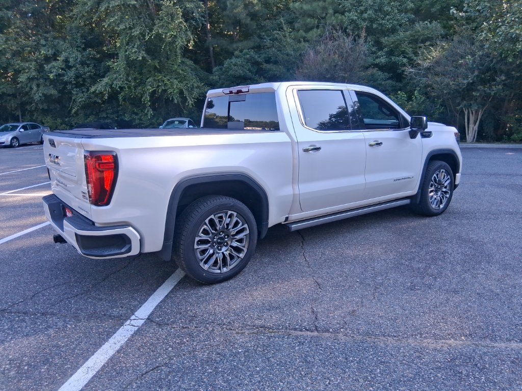 Used 2023 White GMC Denali Ultimate image 5