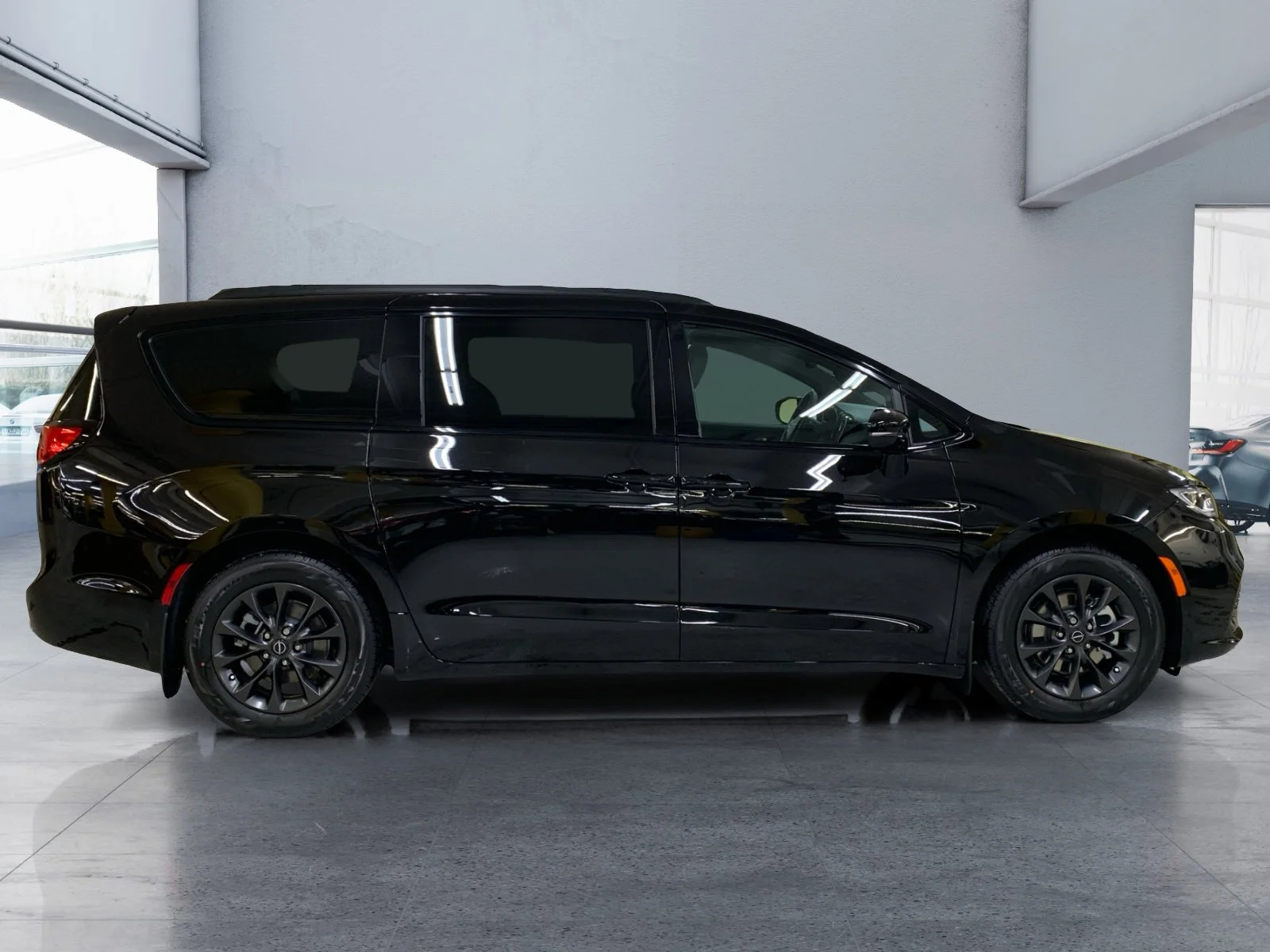 New 2026 Diamond Blk Crystal Pearl Chrysler Select image 6
