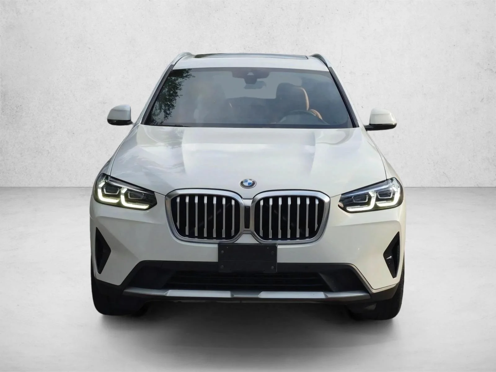 Used 2022 Alpine White BMW sDrive30i image 3