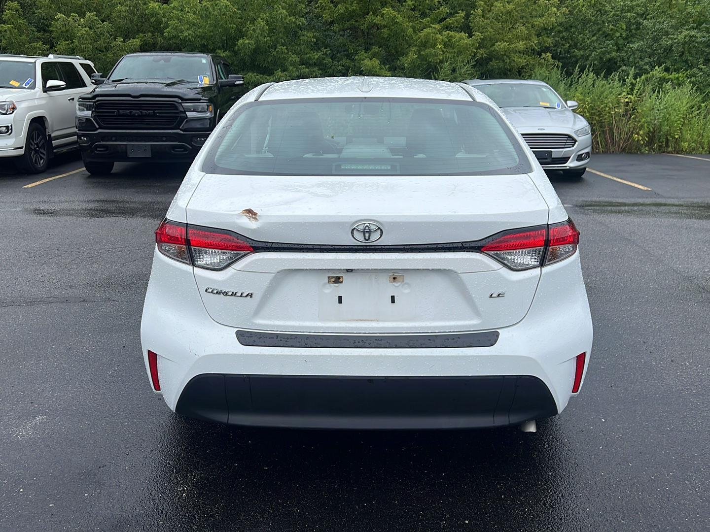 Used 2023 Ice Cap Toyota LE image 3