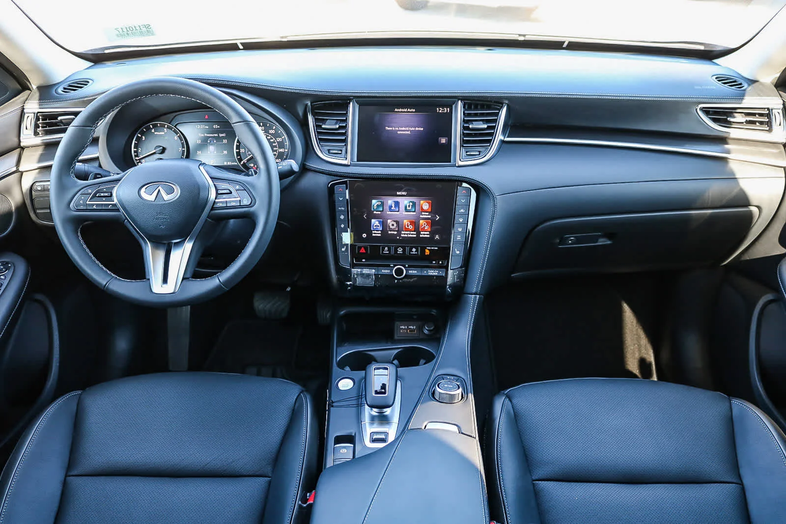 New 2025 GRAPHITE SHADOW INFINITI LUXE AWD image 14