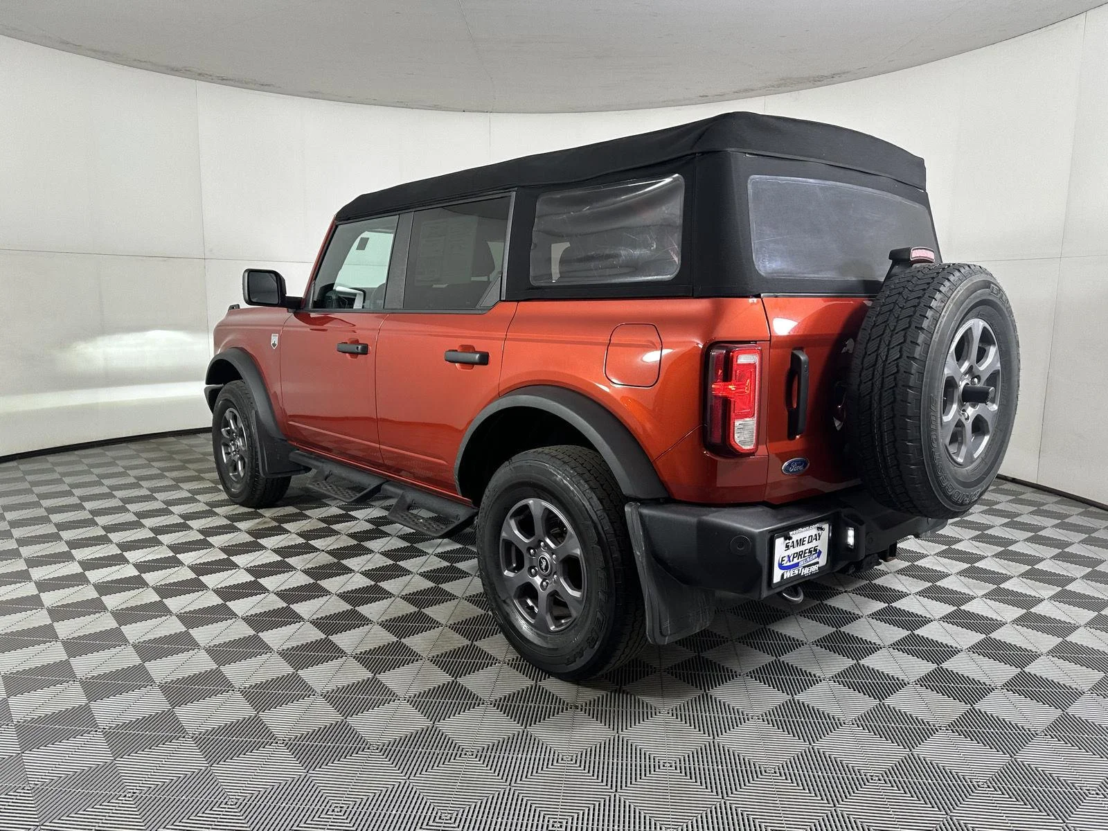 Used 2023 Hot Pepper Red Metallic Tinted Clearcoat Ford Big Bend image 17