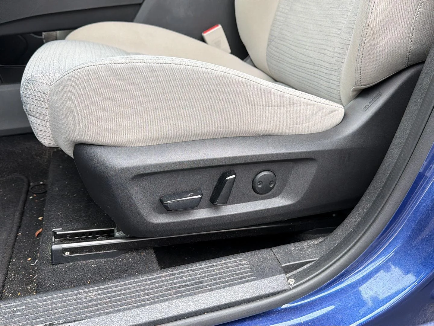 Used 2021 Caspian Blue Metallic Nissan SV image 16