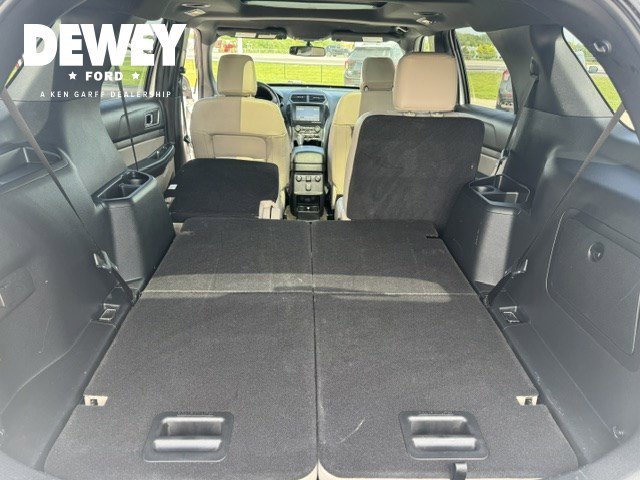 Used 2018 White Platinum Clearcoat Metallic Ford XLT image 32