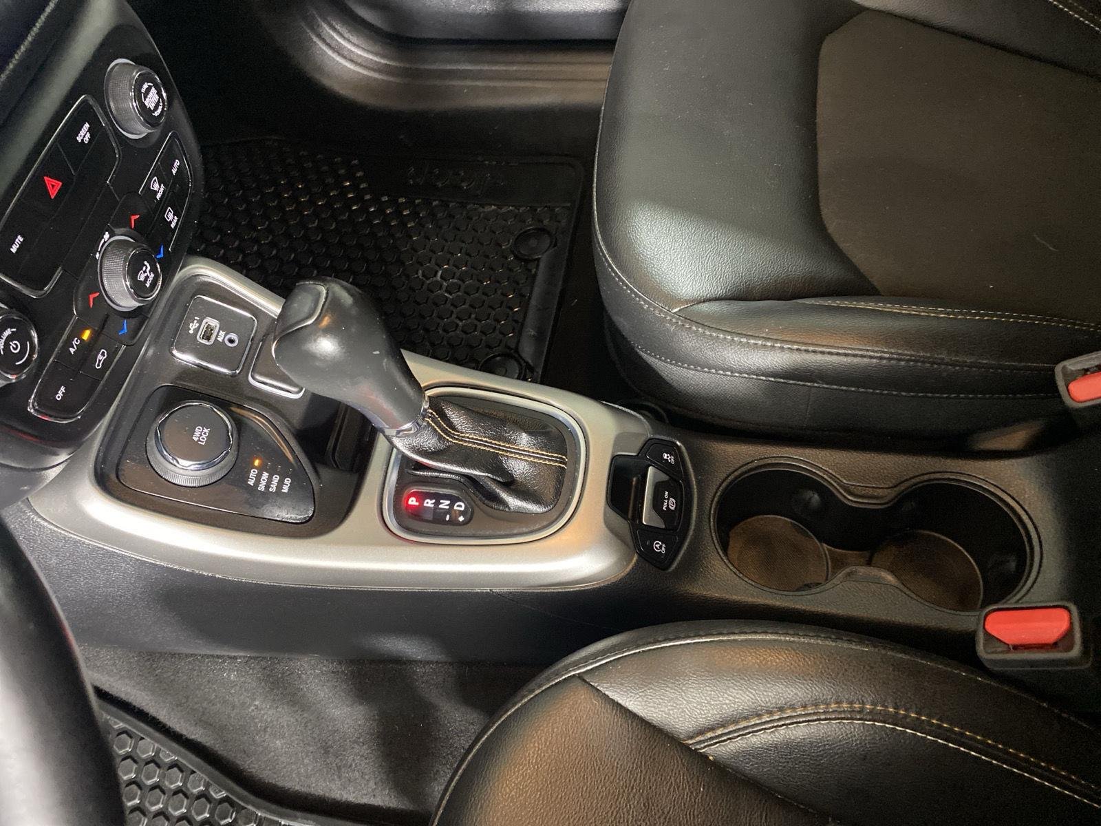 Used 2021 Olive Green Pearlcoat Jeep Latitude image 32