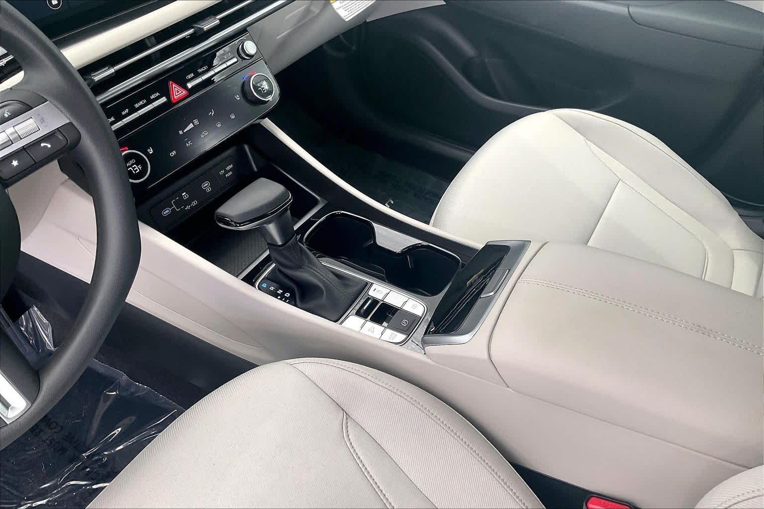 Used 2026 Shimmering Silver Hyundai SEL image 17