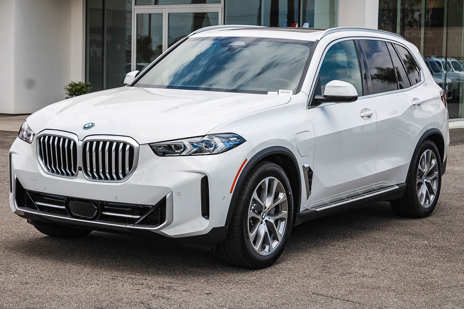 New 2026 Alpine White BMW xDrive50e image 3