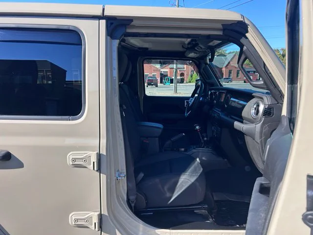 Used 2022 Beige Jeep Unlimited Sahara image 14