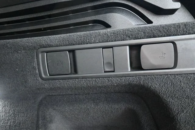 Used 2020 Black BMW sDrive40i image 13