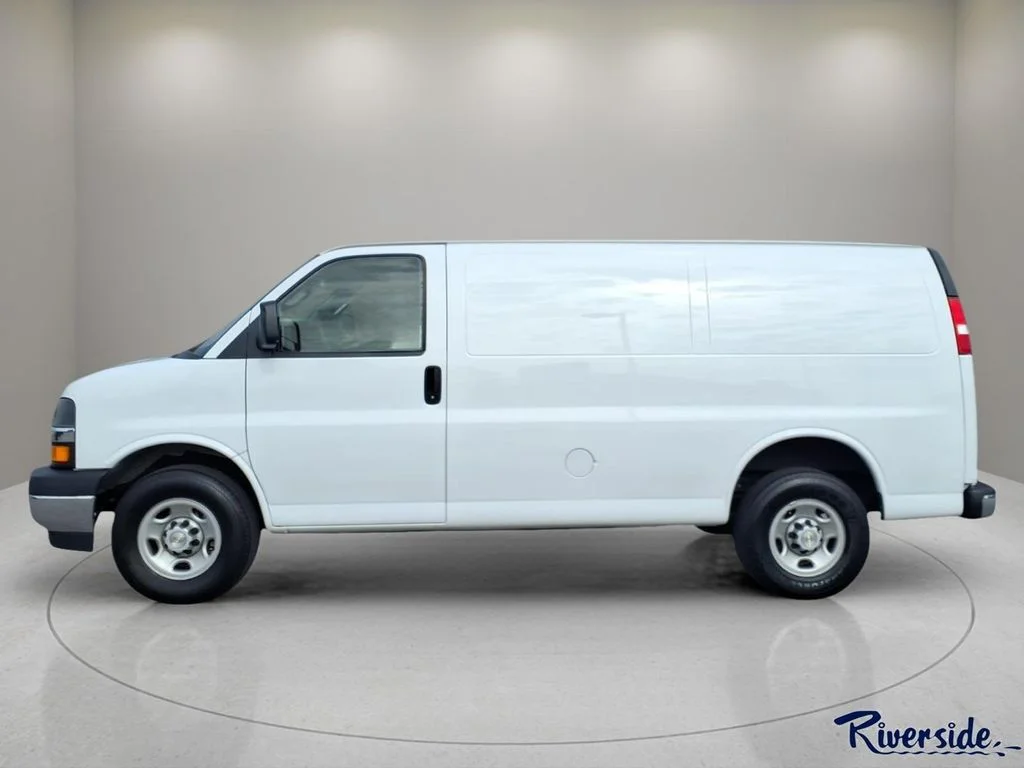 Used 2022 White Chevrolet Work Van image 5