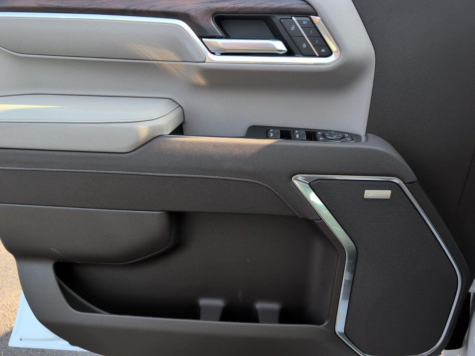 New 2026 Glacier White Tricoat GMC SLT image 17