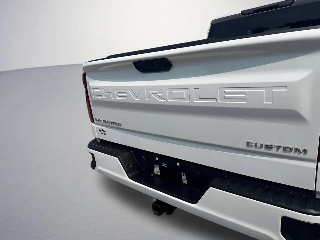 Used 2023 Summit White Chevrolet Custom image 28
