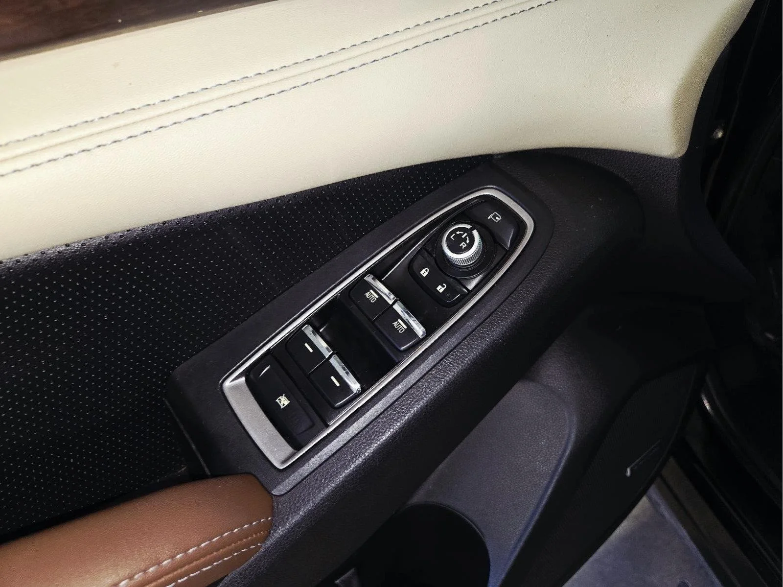 Used 2020 Crystal Black Silica Subaru Touring image 12