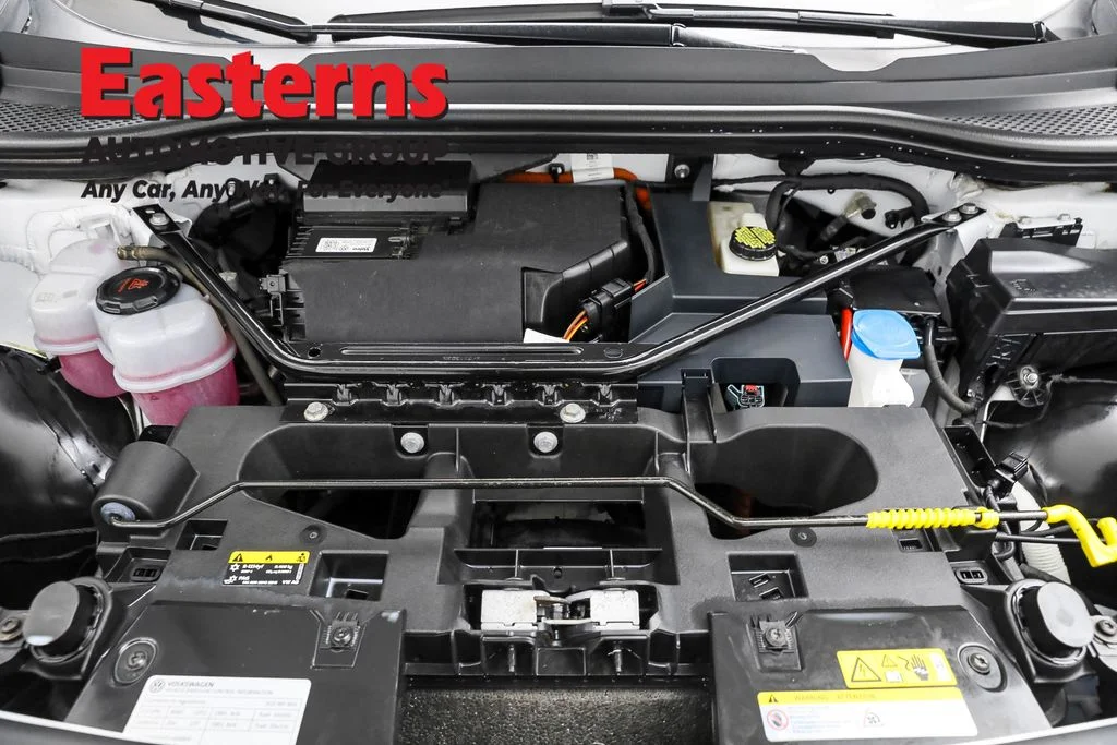 Used 2021 White Volkswagen Pro image 7