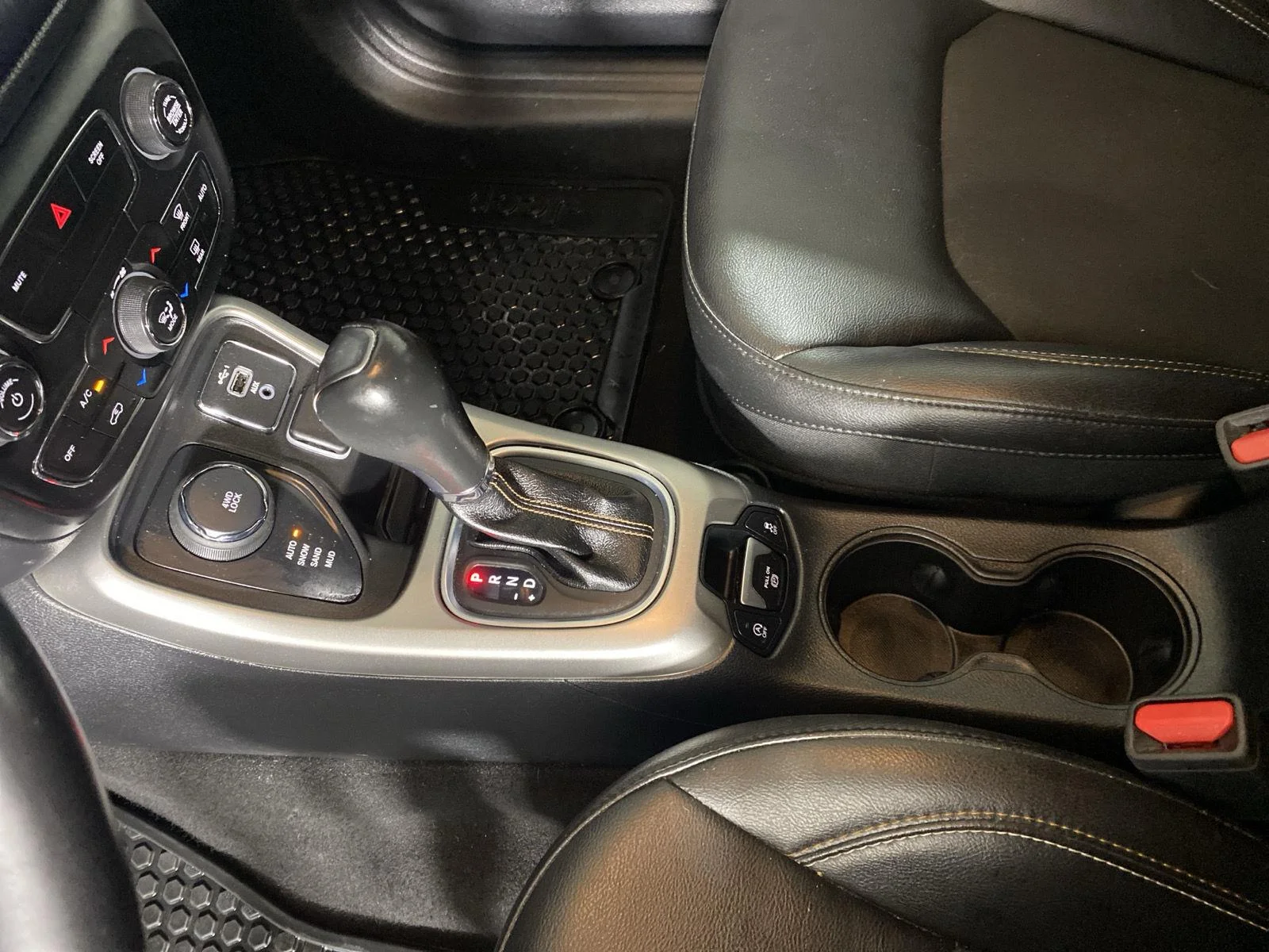 Used 2021 Olive Green Pearlcoat Jeep Latitude image 32